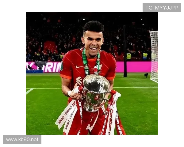 拜仁内部矛盾加剧,主帅与新援冲突反映战术分歧与管理问题对球队表现造成影响