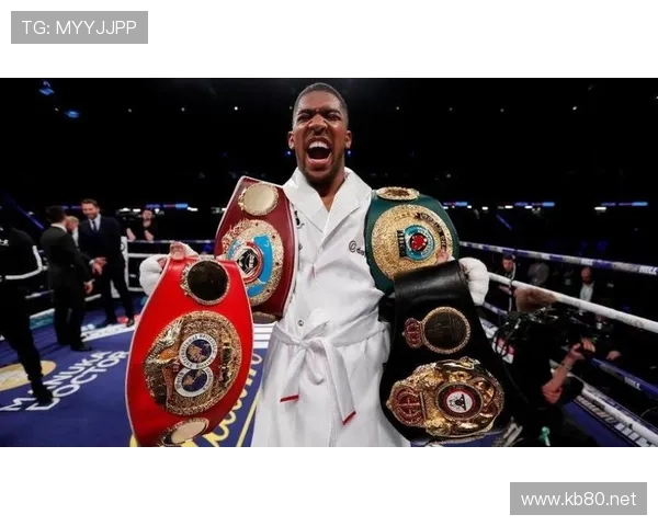 安东尼·约书亚白天训练得跟修行似的，回家客厅堆满名牌箱——感觉他像两个人